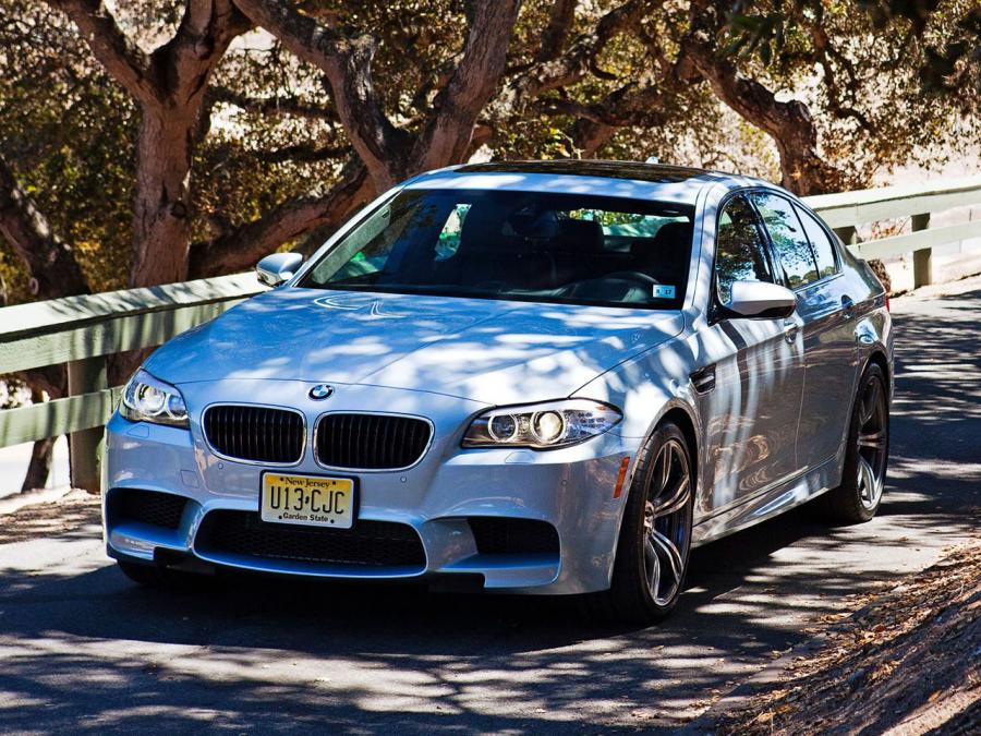 BMW M5 2011 года  (US) (фото 10 из 24)